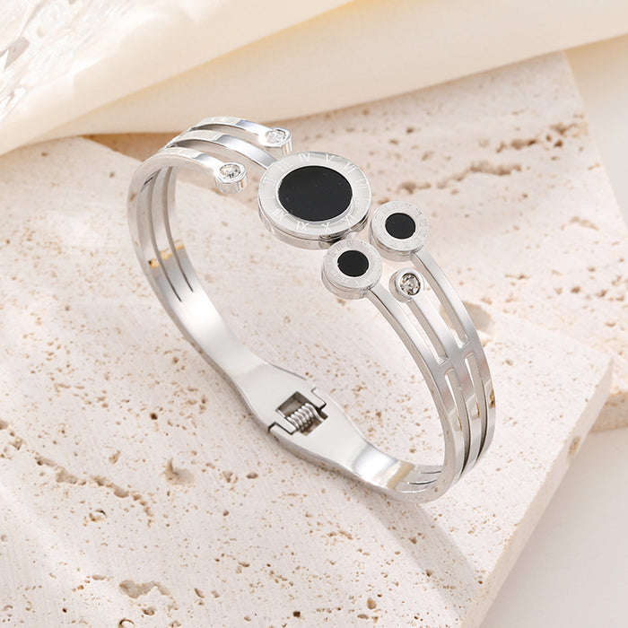 Wholesale Stainless steel bracelet with gold-plated Roman numerals and titanium steel.