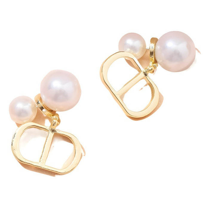 Wholesale CD letter pearl earrings for women, niche, high-end, light luxury, fashionable, personalized earrings, niche, retro ear accessories