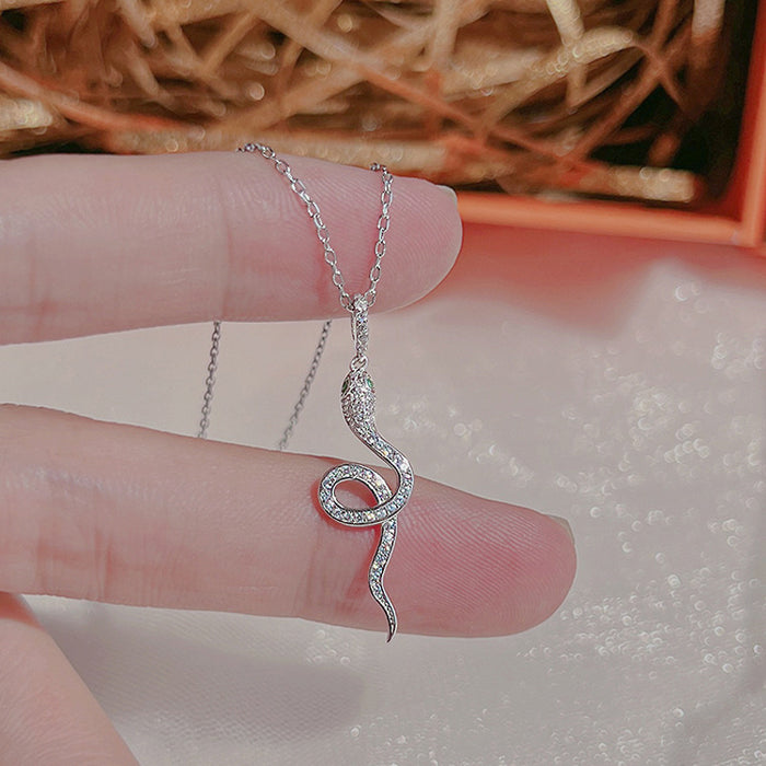 Wholesale Necklace with niche design, pendant with collarbone chain, versatile accessory