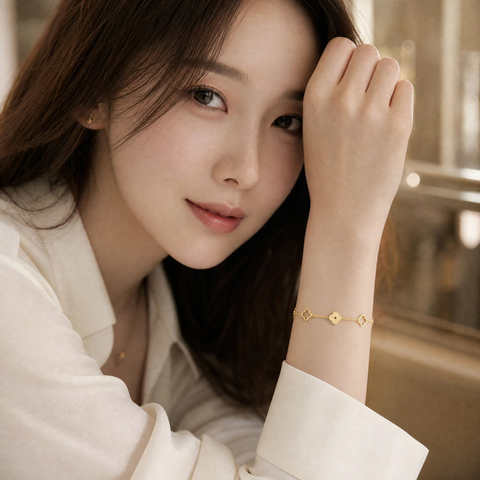 Wholesale Electroplated Stainless Steel Lucky Four Leaf Clover Hollow Bracelet Chic Fashion Accessory Gift For Women