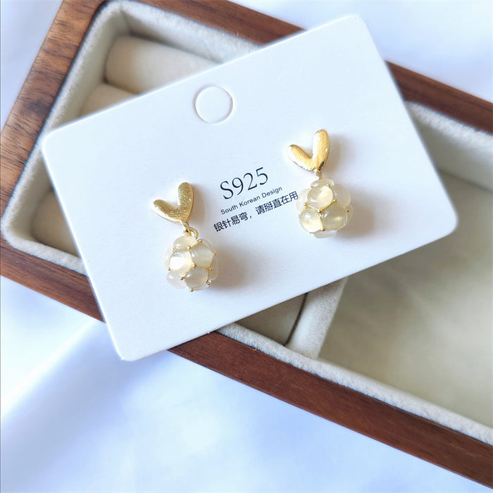 Wholesale Silver needle geometric heart-shaped earrings