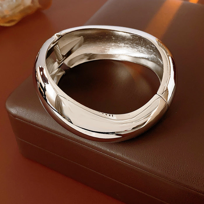 Wholesale Metal bracelet temperament light luxury high sense bracelet niche personality exaggerated jewelry women