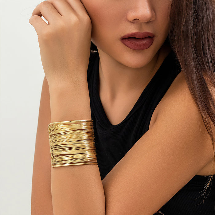Wholesale Metallic brushed open electroplated bracelet with personalized simplicity
