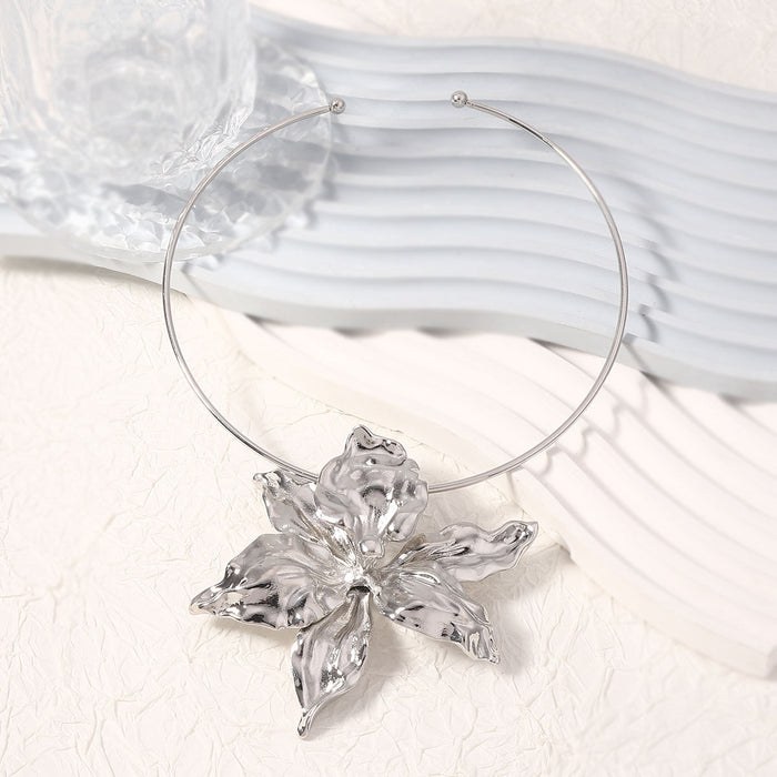Wholesale Three-dimensional Design Sense Simple Alloy Flower Pendant Collar