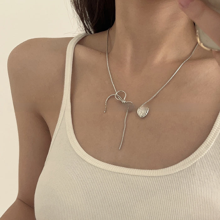 Wholesale Design a versatile silver bow collarbone chain for spicy girls, with a unique personality and a sweet and cool fashionable necklace. Love collarbone chain