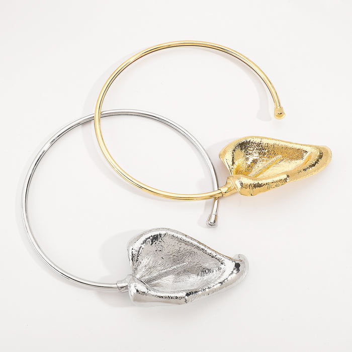 Wholesale Exaggerated Willow Leaf Metal Style Necklace Accessible Necklace for Women