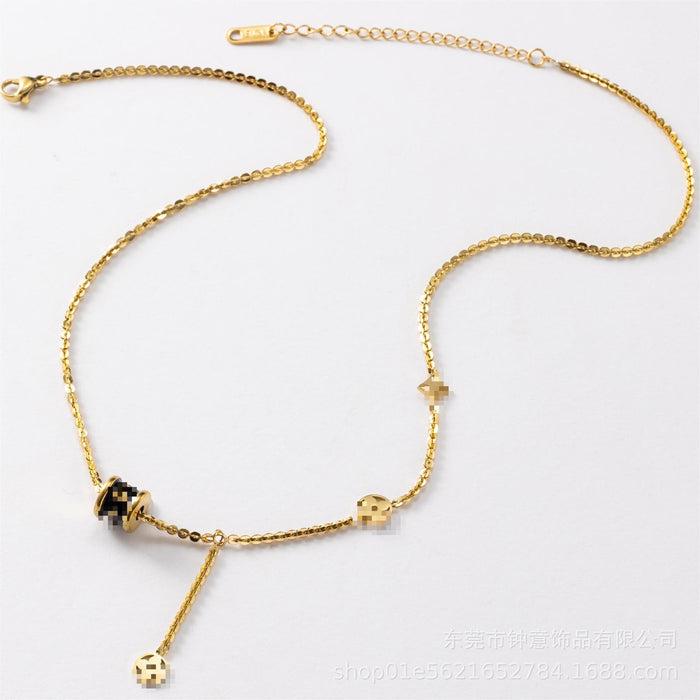 Wholesale titanium steel flower leather small man waist four-leaf necklace