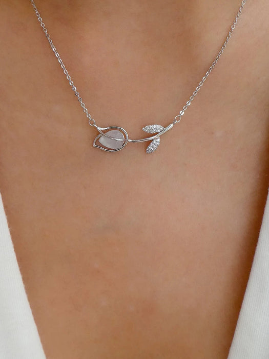 Wholesale Simple and versatile alloy jewelry with diamond studded pentagonal stars, moon, collarbone chain necklace, women's pendant