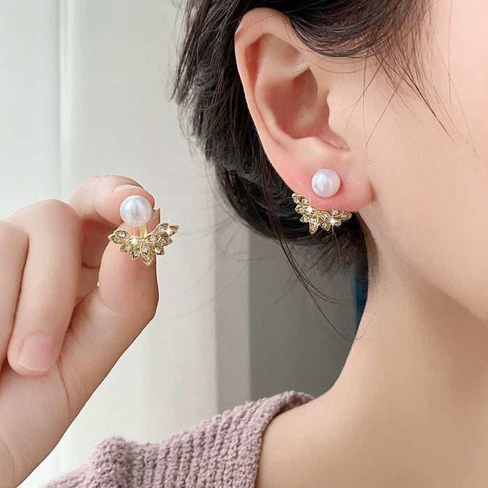Wholesale Pearl earrings with exquisite temperament, light luxury. A pair of earrings with high-end design, light luxury earrings