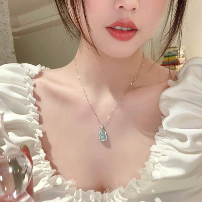 Wholesale Accessories, necklaces, collarbone chains, light luxury, niche, versatile necklaces