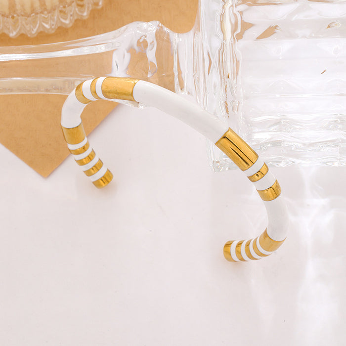 Wholesale Vintage bamboo-shaped C-shaped enamel bracelet for women,  gold plated.