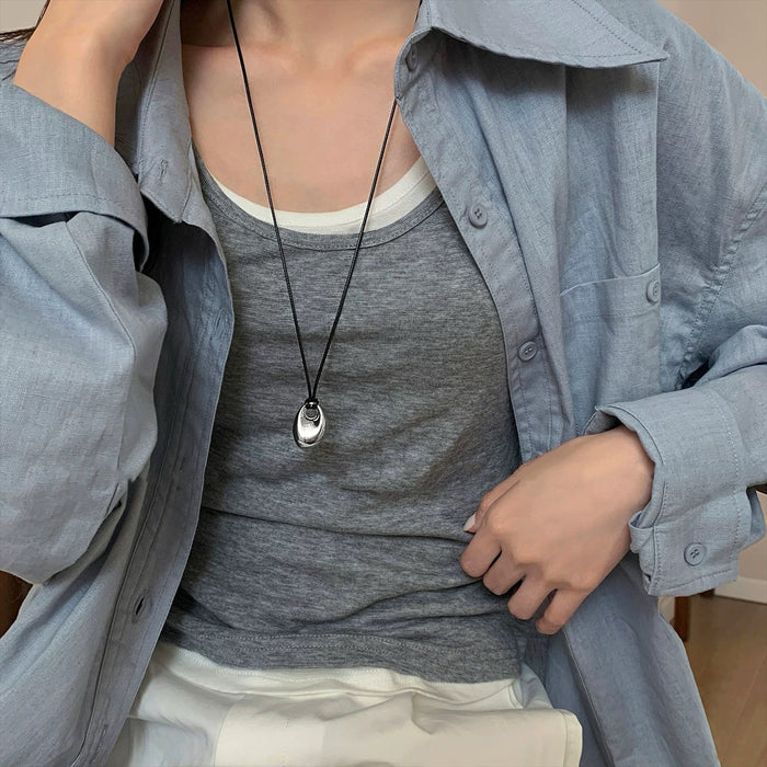 Wholesale Black leather rope necklace accessories, niche, simple, high-end, sweater chain