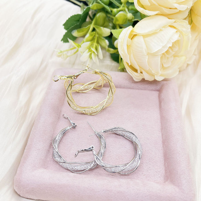 Wholesale Retro style fashion temperament hollow mesh earrings with niche design, light luxury, atmosphere, high-end sense, fashionable earrings