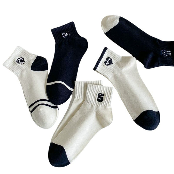 Wholesale Embroidered white short socks