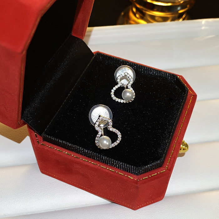 Wholesale Hollow out earrings with pearls, niche micro inlaid zircon earrings, high-end ear clips without ear holes, and a sense of luxury