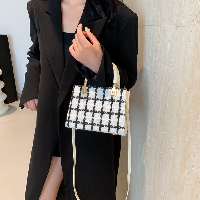 Wholesale New fashionable and beautiful texture single shoulder crossbody small square bag