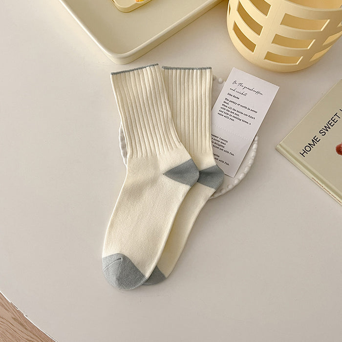 Wholesale Simple and versatile mid tube socks with trendy vertical stripes for slimming, sporty long tube pile socks