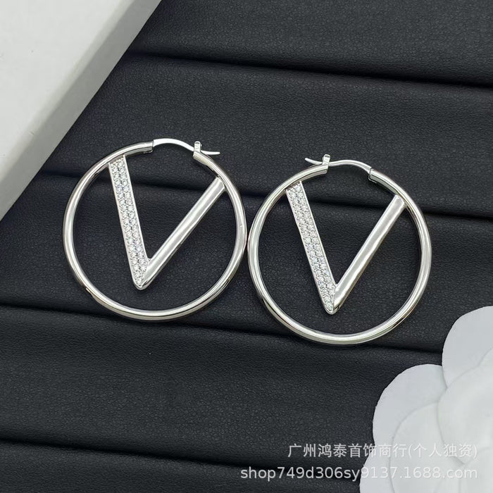 Wholesale Letter full diamond earrings, women's brass classic personalized design, fashionable light luxury style, round earrings