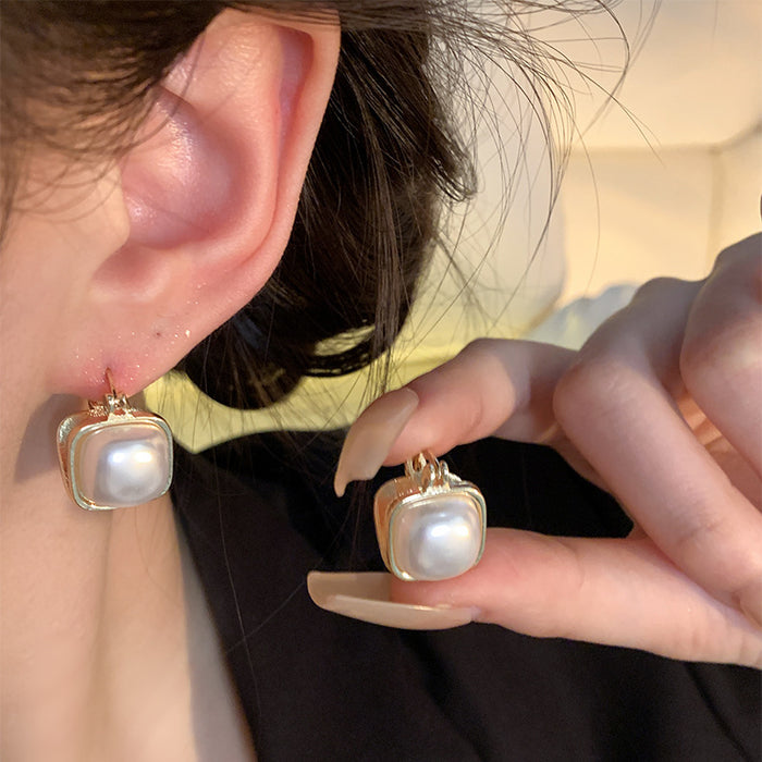 Wholesale Pearl and Cat' s Eye Stud Earrings