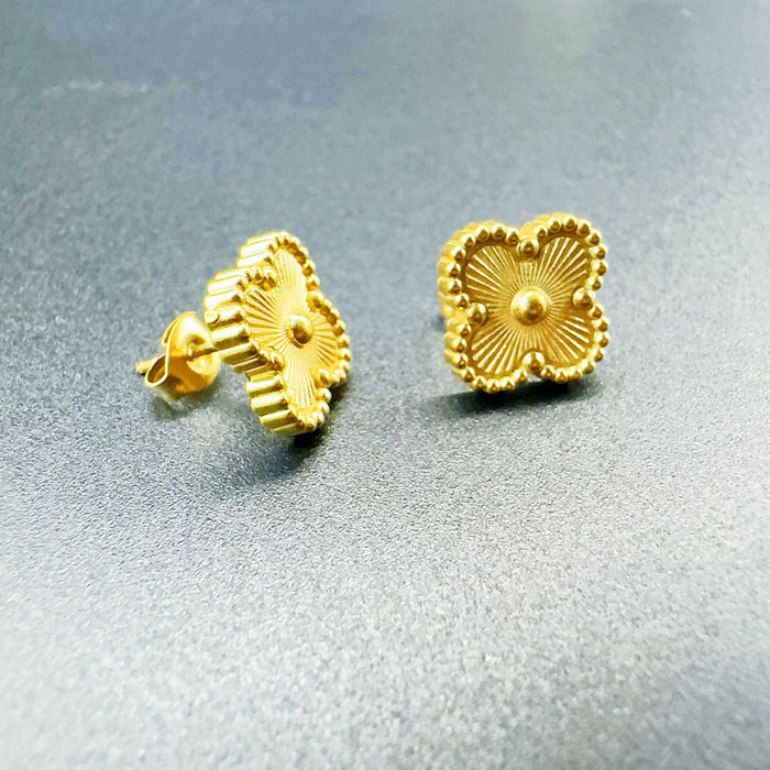 Wholesale New stainless steel earrings with temperament and four leaf clover earrings accessories