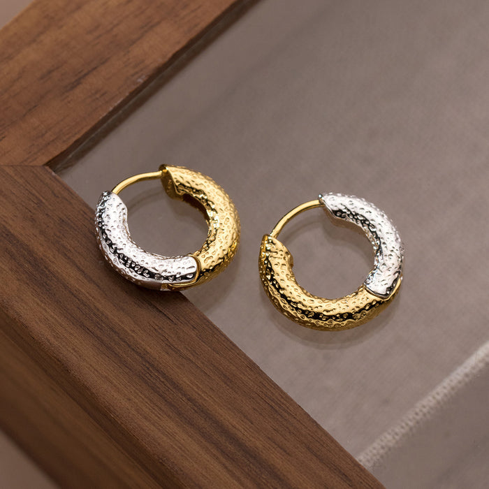 Wholesale Popular two-color ear buckle with gold and silver contrasting design, stylish and elegant ear accessories for women