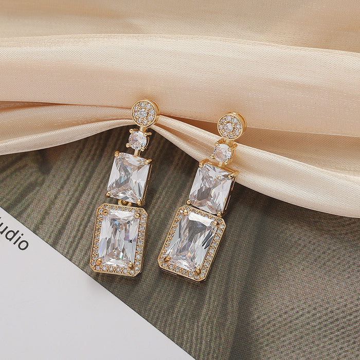 Wholesale Feather tassel earrings, retro fashion earrings, niche high-end, exaggerated earrings