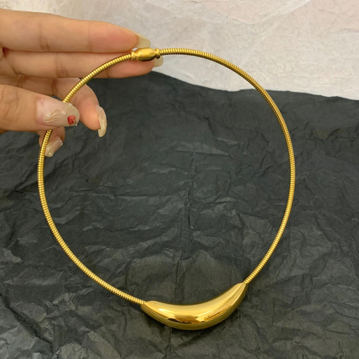 Wholesale Titanium steel necklace does not fade, high-end cool metal wind curved bend pendant design collar fashionable and versatile necklace