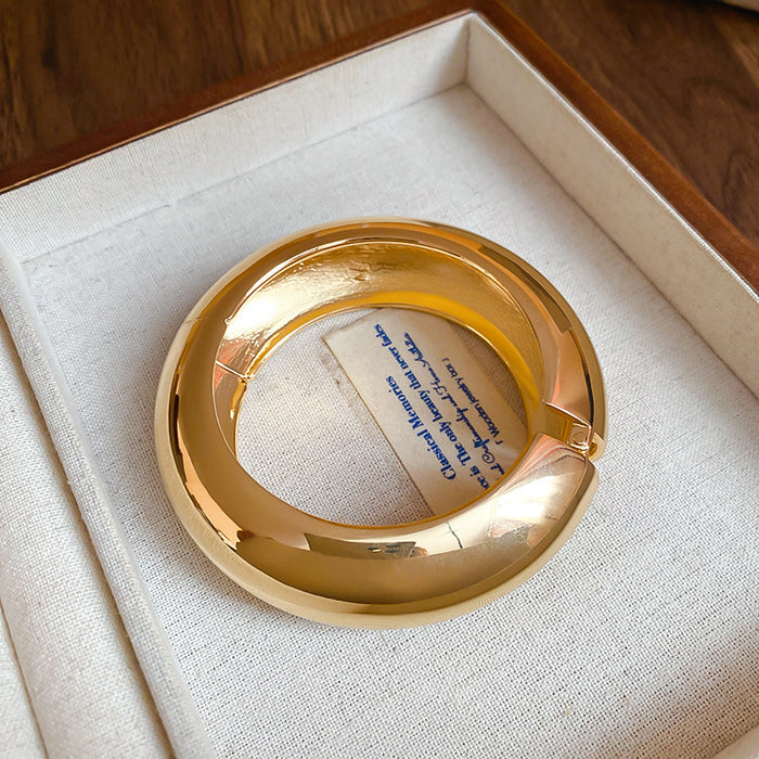 Wholesale Metal bracelet temperament light luxury high sense bracelet niche personality exaggerated jewelry women