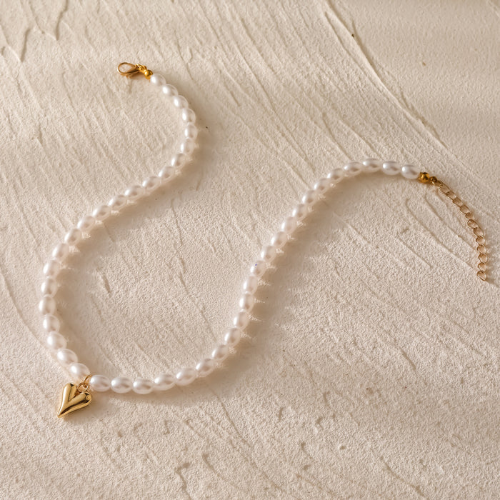 Wholesale New pearl heart pendant necklace with a niche and elegant temperament