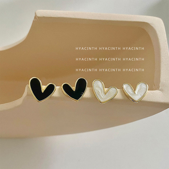 Wholesale Fashionable Love Earrings, Light Luxury, Versatile for Daily Use, Pearlescent White Peach Heart Ear Accessories