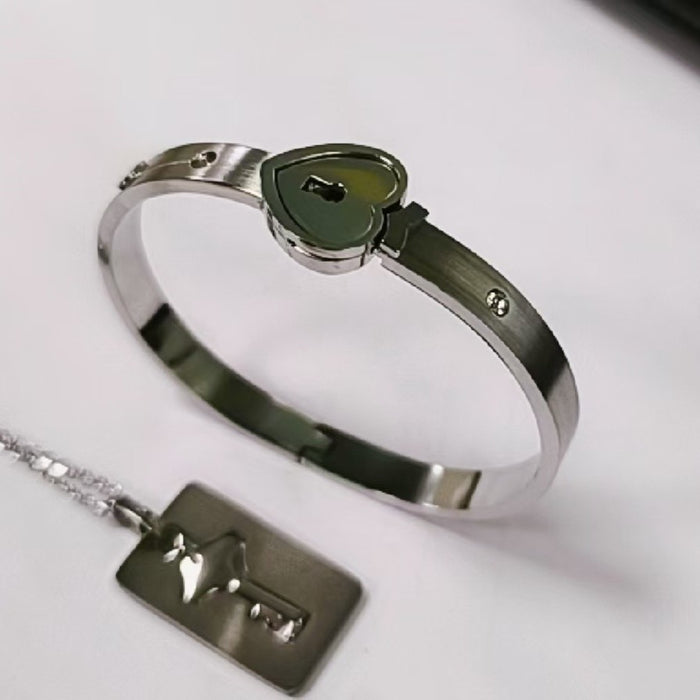 Wholesale Diamond studded titanium steel bracelet, fashionable plain circle, light luxury jewelry, bracelet accessories