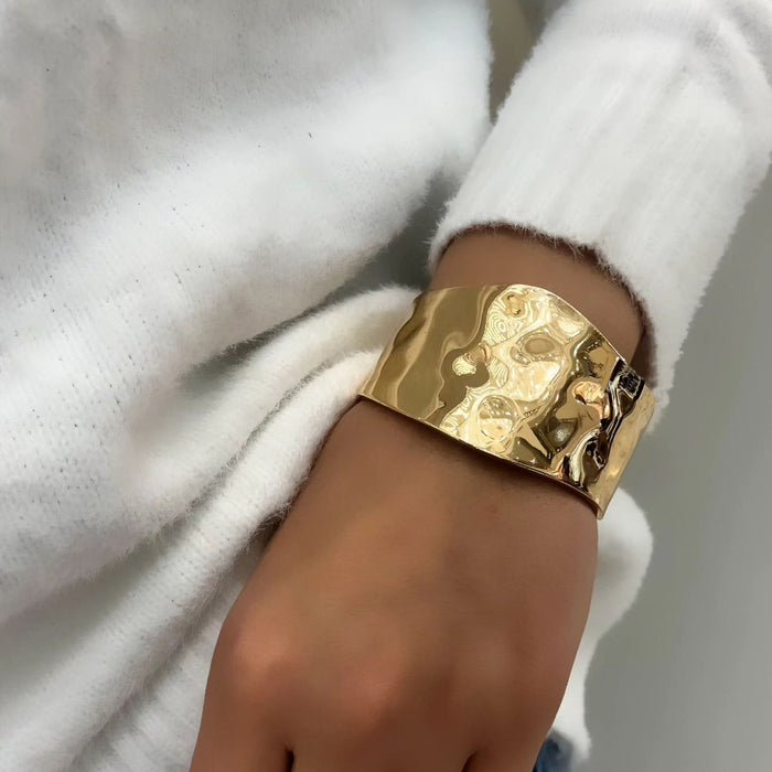 Wholesale Exaggerated jewelry, simple forged alloy bracelet, wide sided metal wind opening bracelet, hand accessory