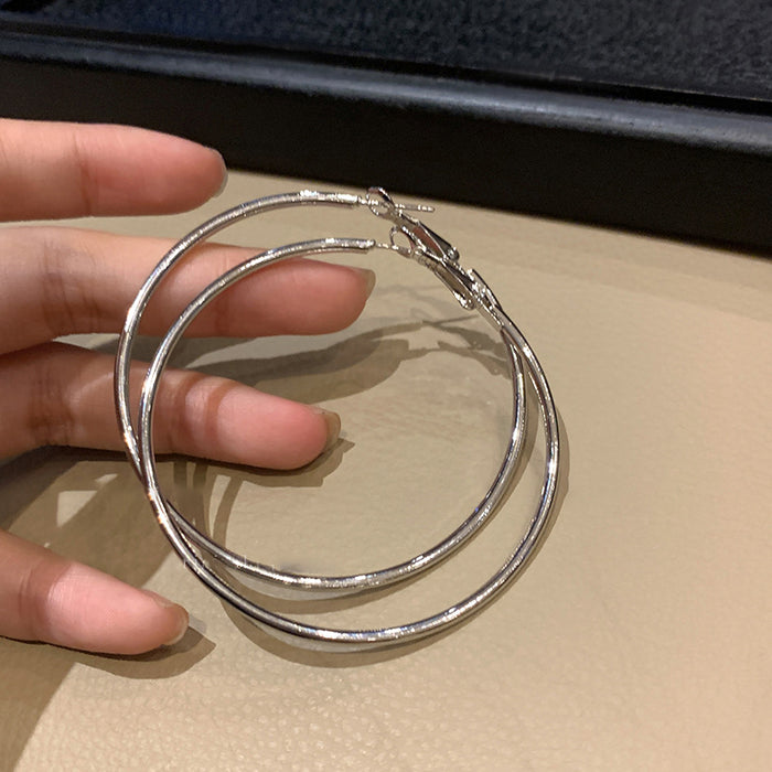 Wholesale Plain ring earrings, light luxury, high-end feel, fashionable earrings with earrings