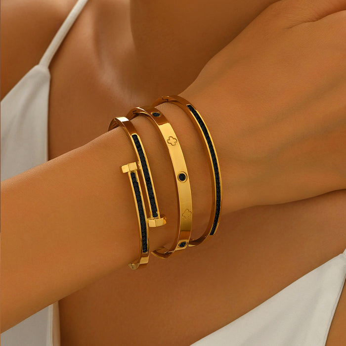 Wholesale Trendy Titanium Steel Bracelet With Zircon Studs Four Leaf Clover Starry Design