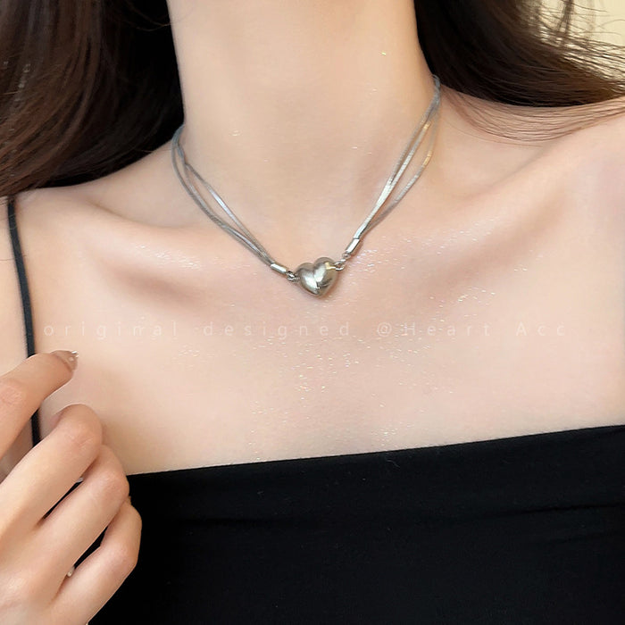 Wholesale Love magnetic titanium steel necklace accessories, light luxury and high-end feeling collarbone chain