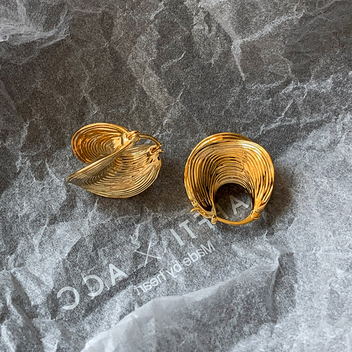 Wholesale Retro unique metal circle earrings, high-end light luxury niche design, high-end sense, temperament, ear buckle earrings