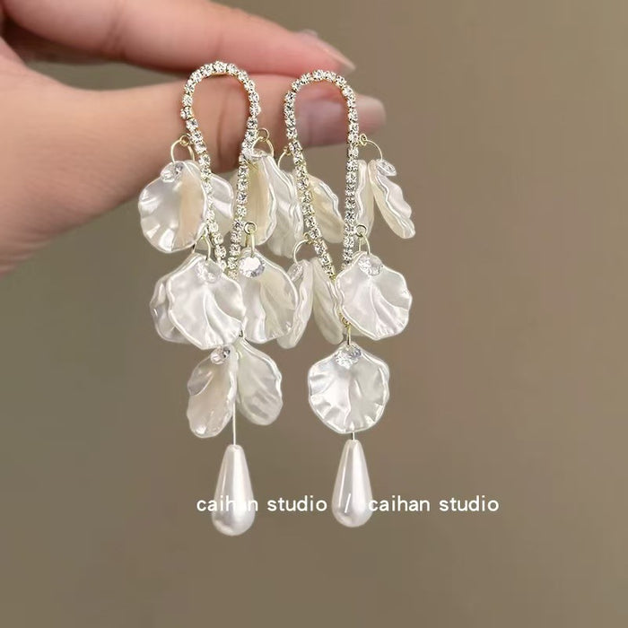 Wholesale White Petal Pearl Earrings Pearl White
