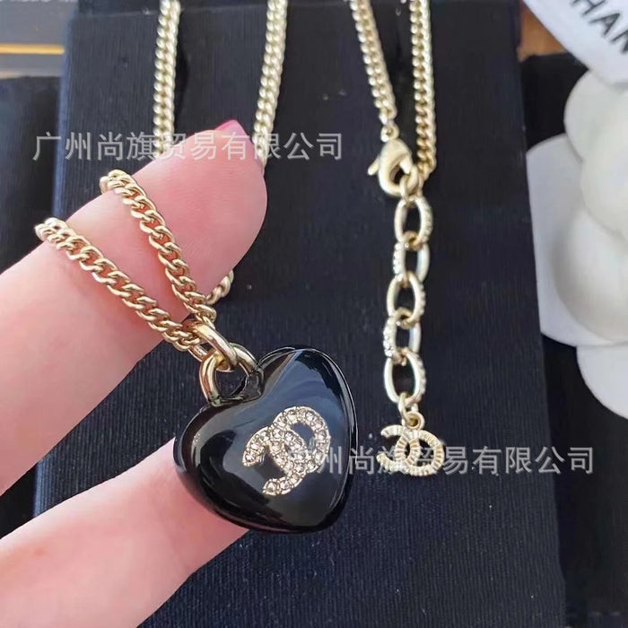 Wholesale Resin black peach heart necklace heart-shaped heart collarbone chain wholesale