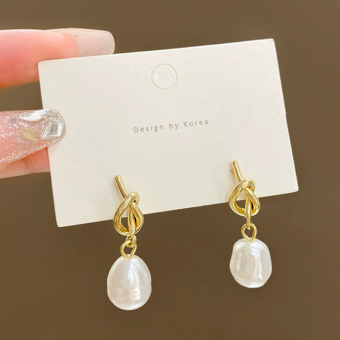 Wholesale Vintage versatile temperament pearl earrings, light luxury, niche design, gold earrings, ear accessories