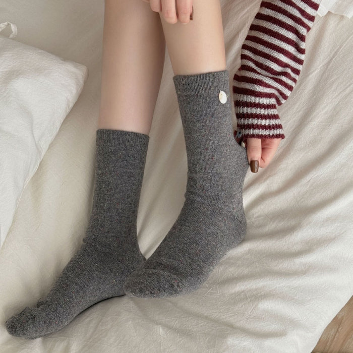 Wholesale Versatile autumn and winter contrasting thick wool socks for warmth, simplicity, and artistic style, with a long tube and stacked socks