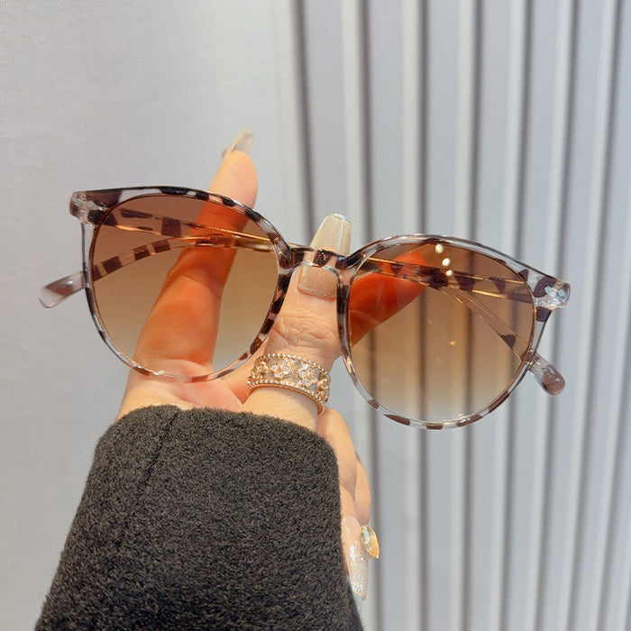 Wholesale Fashionable retro sunglasses, sunglasses, sunscreen and UV resistant glasses