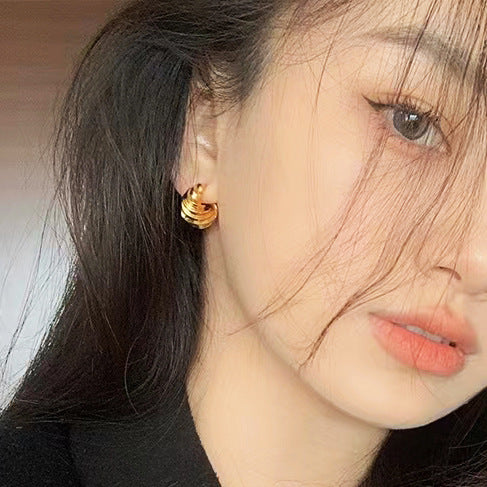 Wholesale Geometric metal 14K brass twisted horn-shaped hoop earrings