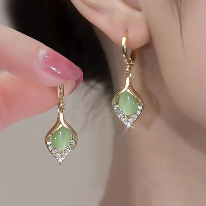 Wholesale Vintage earrings with a niche temperament, ear buckles, water droplet earrings wholesale