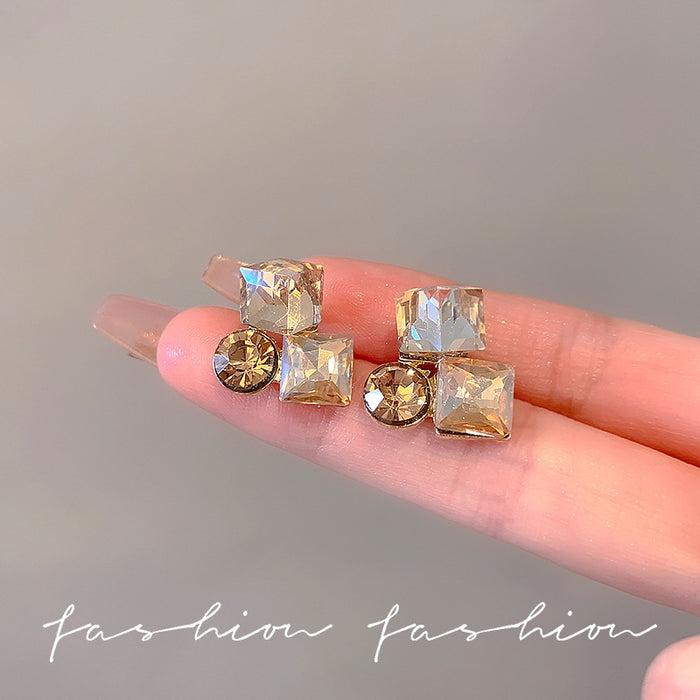 Wholesale Silver needle earrings, light luxury ear accessories, new niche and unique earrings