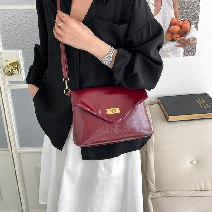 Wholesale Women' s Shoulder Bag Retro Chic Design for Daily Matching