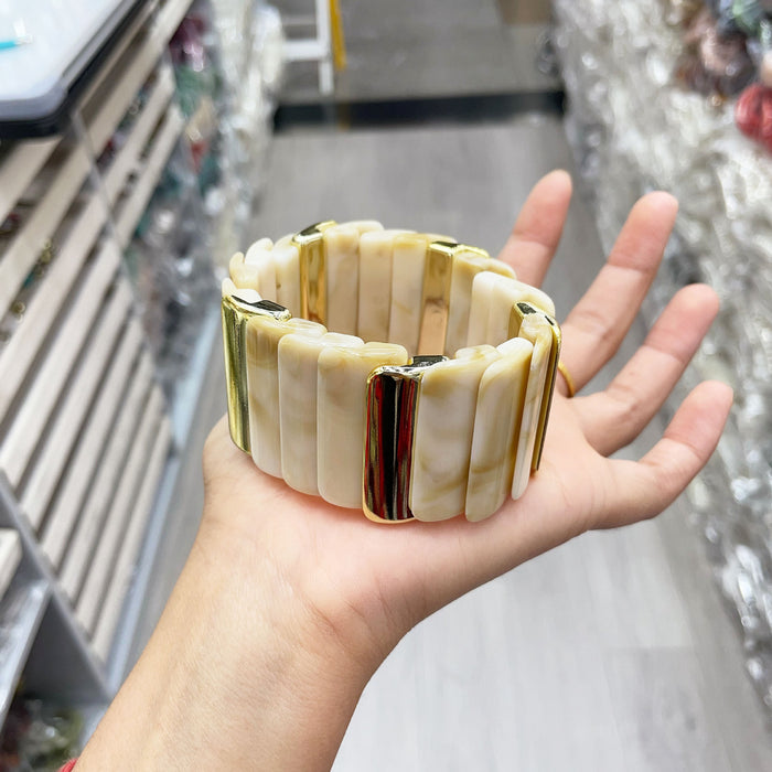 Wholesale New fashionable women's fashion acrylic fish scale shaped bracelet