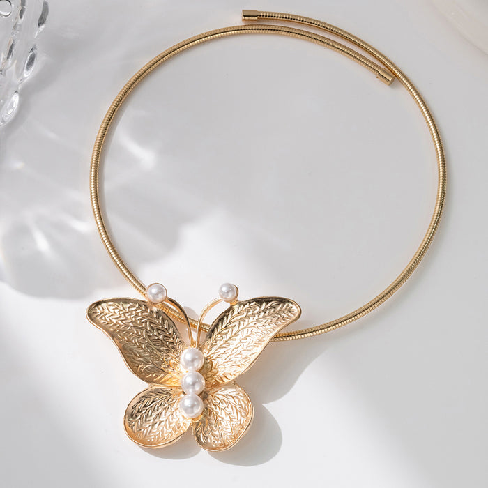 Wholesale Fashionable exaggerated three-dimensional butterfly necklace, niche personalized long metal wrapped collar