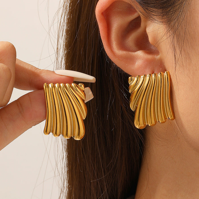 Wholesale Geometric earrings  exaggerated heart-shaped stud earrings   titanium steel   light luxury style  high-end earrings