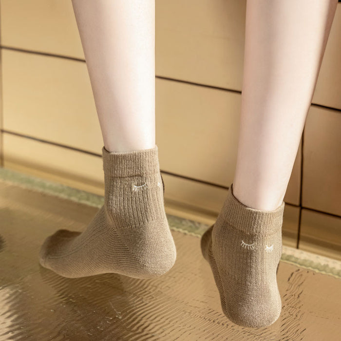 Wholesale Sweat absorbing thin design with embroidered cute short socks, solid color cotton