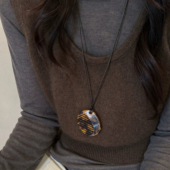 Wholesale Hollow flower heart-shaped necklace sweatshirt chain, fashionable and high-end sweater chain